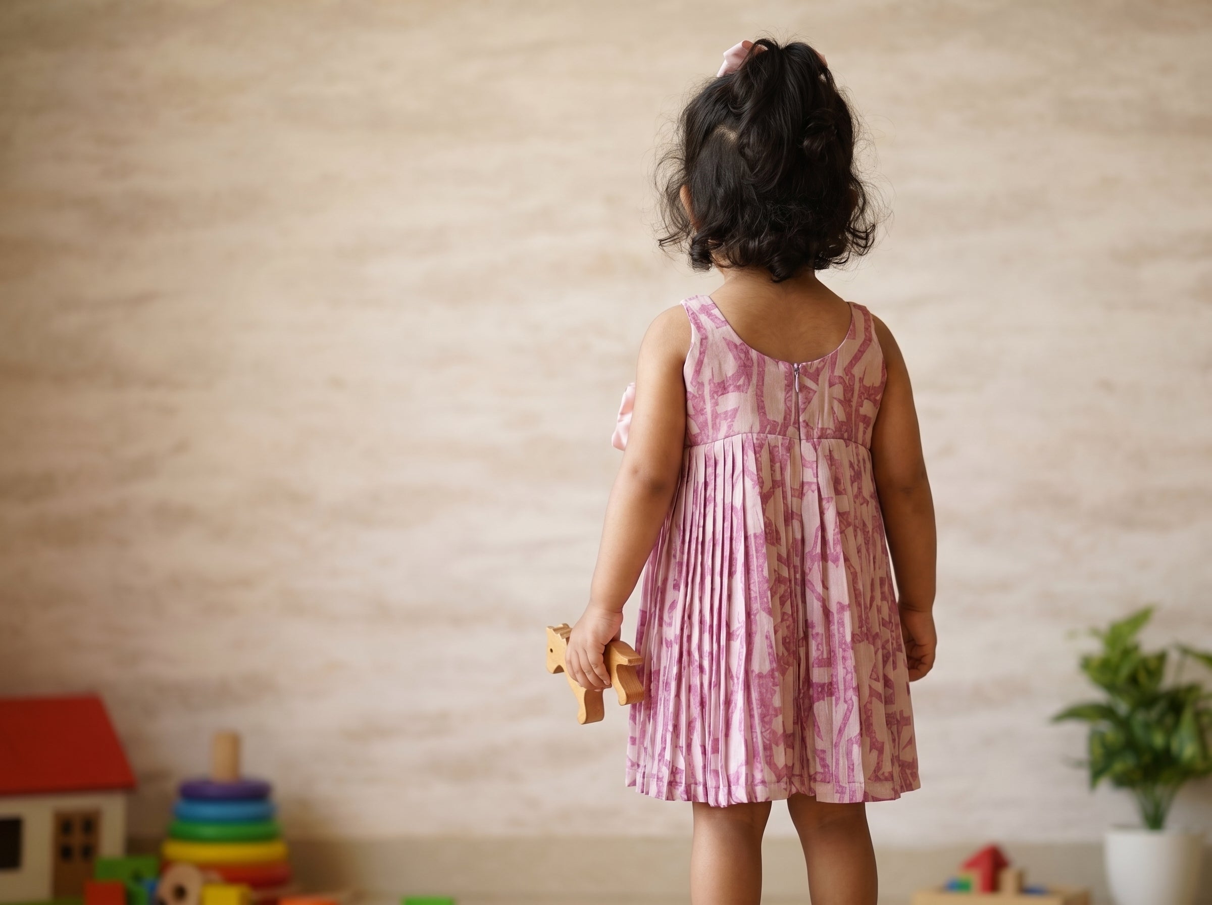 Girls' Pink Printed Pleated Dress